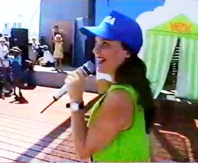 KIMBERLEIGH GELBER PRESNTING LIVE ON STAGE FOR KTV SUMMER TOUR