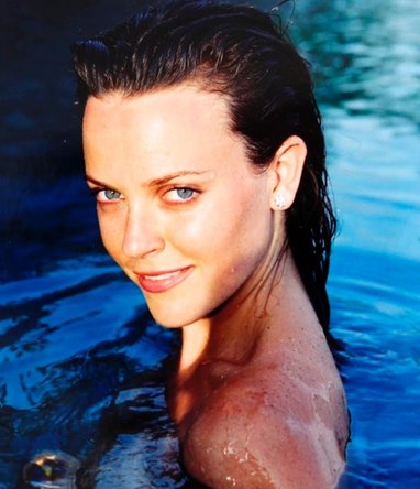 KIMBERLEIGH GELBER IN CAMPS BAY, CAPE TOWN, SOUTH AFRICA