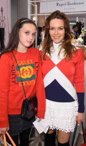 KIMBERLEIGH GELBER AND DAUGHTER ARRIVE AT SHOP WEAR CARE CHARITY IN AID OF ST ORMAND STREET HOSPITAL AT CLARIDGES, LONDON NOV 2017
